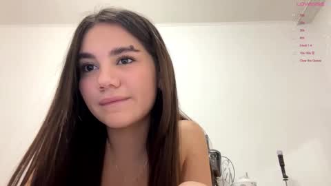 Snapshot of lovelyy_lovely chatting on 4, 12, 2025 Kalie online show from 4, 12, 2025