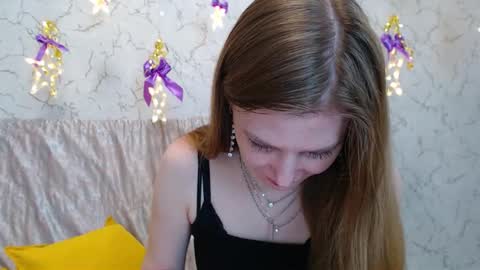 Snapshot of lovepeanutgirl chatting on 5, 1, 2026 Mary Love online show from 5, 1, 2026