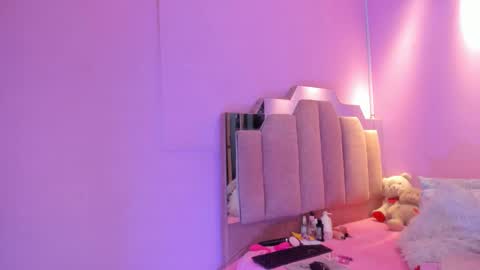 L O V E  online show from 4, 12, 2025