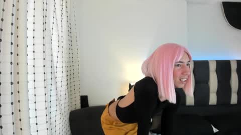 Snapshot of loverisu chatting on 4, 10, 2025 loverisu online show from 4, 10, 2025