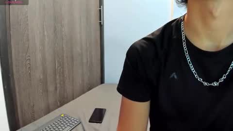 Snapshot of lovers_clover_x chatting on 31, 10, 2025 Lovers Clover X online show from 31, 10, 2025