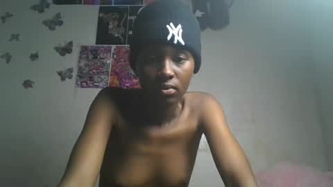 Snapshot of lovers_oncam chatting on 27, 5, 2026 RedJoy online show from 27, 5, 2026