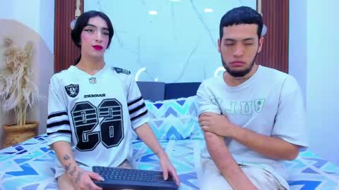 sofia and bryan online show from 22, 4, 2026