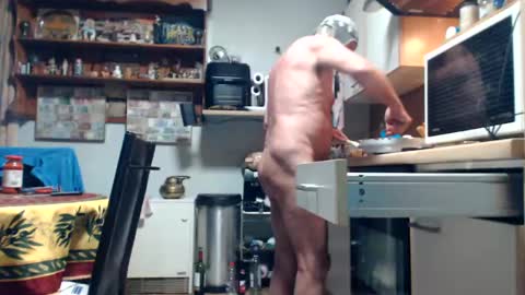 Snapshot of lovetobenaked10 chatting on 22, 1, 2025 aaron online show from 22, 1, 2025