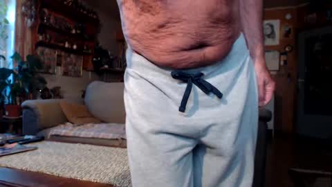 Snapshot of lovetobenaked10 chatting on 30, 1, 2025 aaron online show from 30, 1, 2025