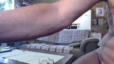 Snapshot of lovetobenaked10 chatting on 20, 9, 2025 aaron online show from 20, 9, 2025