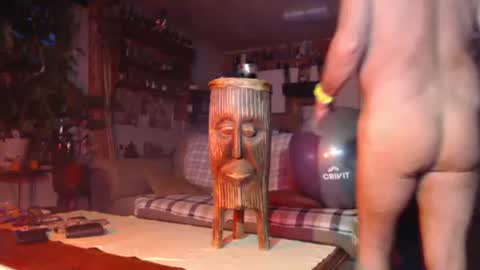 Snapshot of lovetobenaked10 chatting on 27, 10, 2025 aaron online show from 27, 10, 2025