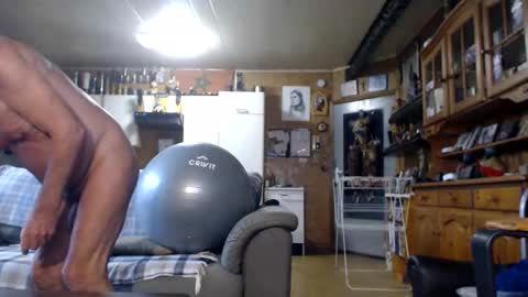 Snapshot of lovetobenaked10 chatting on 11, 11, 2025 aaron online show from 11, 11, 2025