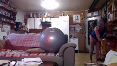 Snapshot of lovetobenaked10 chatting on 19, 11, 2025 aaron online show from 19, 11, 2025