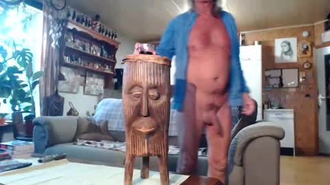 Snapshot of lovetobenaked10 chatting on 20, 11, 2025 aaron online show from 20, 11, 2025