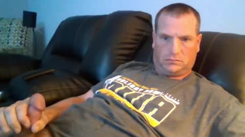 lovetocum37 online show from 8, 9, 2025