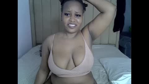 Snapshot of loveydivah chatting on 18, 5, 2026 loveydivah online show from 18, 5, 2026