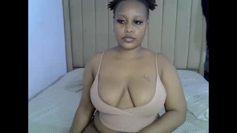 Snapshot of loveydivah chatting on 19, 5, 2026 loveydivah online show from 19, 5, 2026