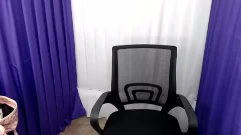 loving_apple19 online show from 3, 2, 2026