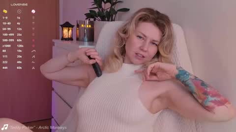 Snapshot of lowfreqsiren chatting on 6, 6, 2026 . online show from 6, 6, 2026