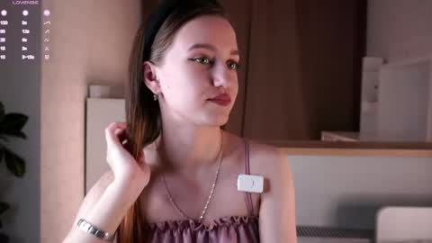 Snapshot of lowmenow chatting on 29, 4, 2026 Amelia online show from 29, 4, 2026