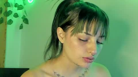 Snapshot of luaar_moon chatting on 15, 4, 2026 Jenn online show from 15, 4, 2026