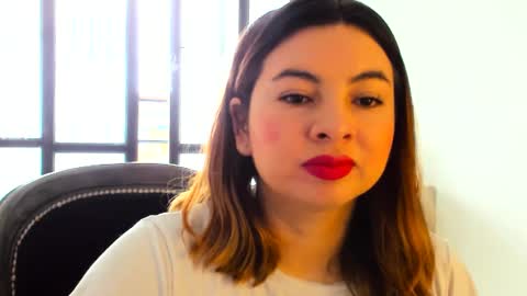 luara__01__lecat_1 online show from 23, 11, 2025