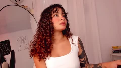 Snapshot of lucia_lee_ chatting on 19, 1, 2025 Lucia online show from 19, 1, 2025