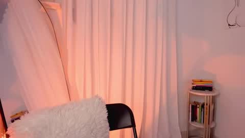 Snapshot of lucia_lee_ chatting on 1, 2, 2025 Lucia online show from 1, 2, 2025