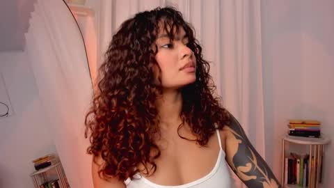 Snapshot of lucia_lee_ chatting on 5, 2, 2025 Lucia online show from 5, 2, 2025