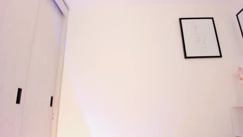 Snapshot of lucia_lee_ chatting on 18, 9, 2025 Lucia online show from 18, 9, 2025