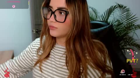 lucia star  online show from 21, 4, 2026