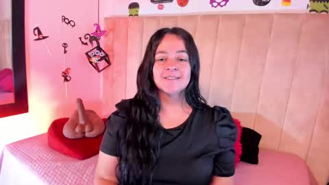 Lucia Vonne online show from 7, 10, 2025