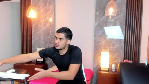Snapshot of luciano_vitale_ chatting on 4, 6, 2026 Luciano online show from 4, 6, 2026