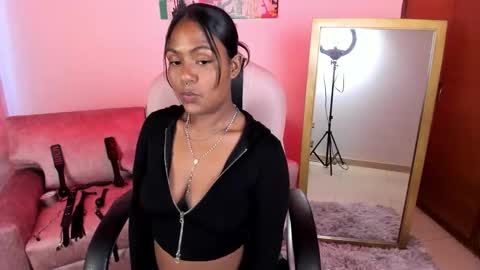 Snapshot of lucie_harper chatting on 1, 10, 2025 online show from 1, 10, 2025