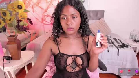 Snapshot of lucie_harper chatting on 7, 10, 2025 online show from 7, 10, 2025