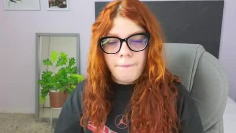 Snapshot of lucie_nicolls chatting on 7, 1, 2025 Lucie online show from 7, 1, 2025