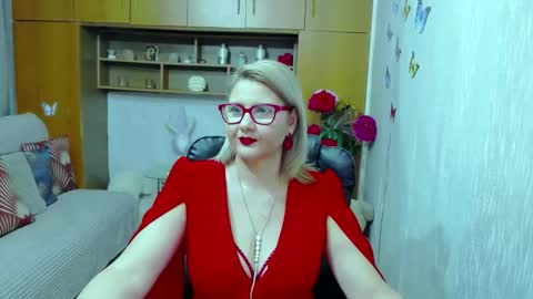 Snapshot of lucillefenlys chatting on 3, 11, 2025 Lucille Fenly online show from 3, 11, 2025