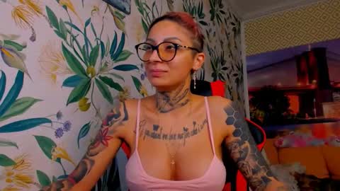 Snapshot of lucky_denizz chatting on 15, 12, 2025 lucky_denizz online show from 15, 12, 2025
