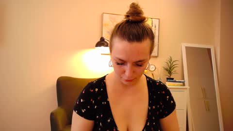 lucky_foryou_baby online show from 13, 1, 2025