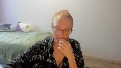 lucky_licky20 online show from 10, 12, 2024