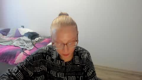 lucky_licky20 online show from 11, 12, 2024