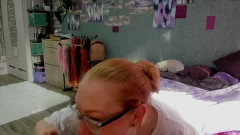 lucky_licky20 online show from 27, 4, 2026