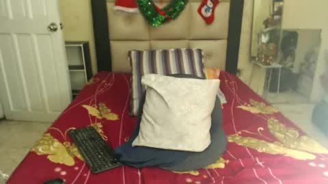 Snapshot of luckyisa chatting on 21, 12, 2024 angelisa online show from 21, 12, 2024