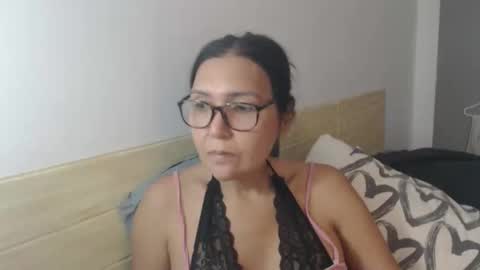 Snapshot of luckyisa chatting on 5, 10, 2025 angelisa online show from 5, 10, 2025