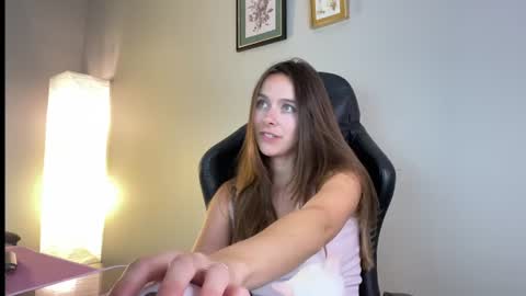 Snapshot of lucy12821 chatting on 22, 6, 2026 Lucy online show from 22, 6, 2026