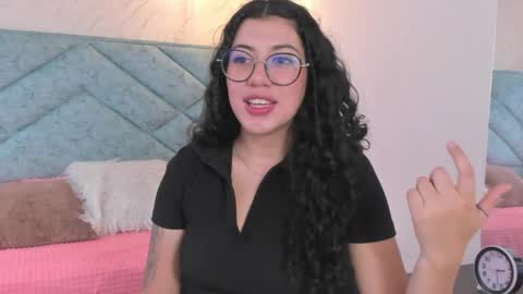 Lucy Greys online show from 22, 4, 2026