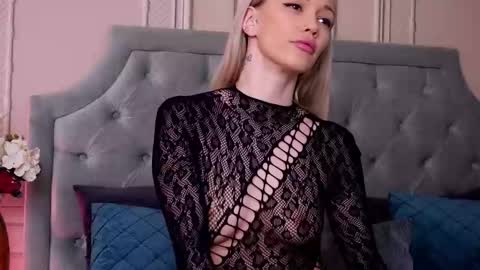 LucyAddison online show from 20, 2, 2025