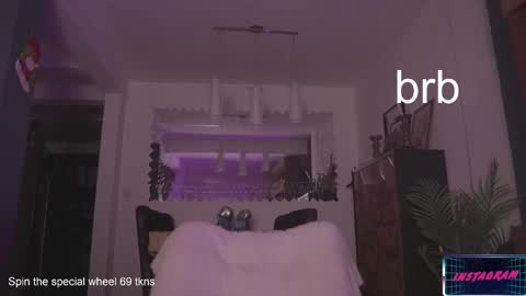 Lucy Alien  online show from 24, 1, 2025