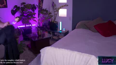 Lucy Alien  online show from 26, 9, 2025