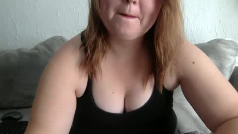 LucyGirl20 online show from 28, 9, 2025