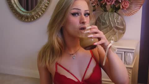 Lucy Lexton online show from 3, 1, 2025