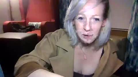 Lucy Loves Lookers online show from 19, 12, 2024