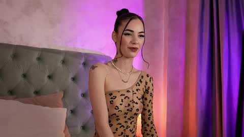 LucyWillow online show from 28, 4, 2026