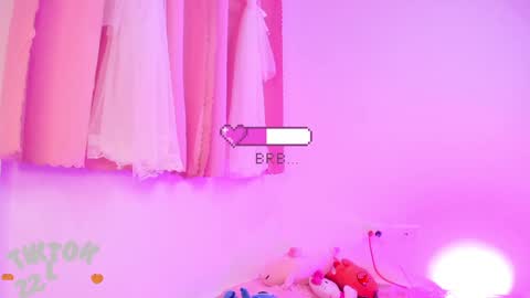 Snapshot of lucyy_peach chatting on 18, 12, 2024 LUCYY FROM HOME online show from 18, 12, 2024